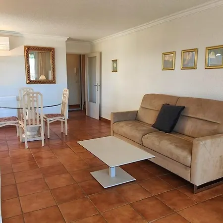 50 M Cocoon Of With A Common Shared Pool Apartamento *