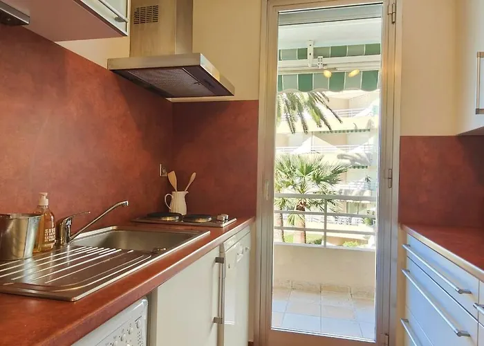 Appartement 50 M Cocoon Of With A Common Shared Pool Saint-Raphaël