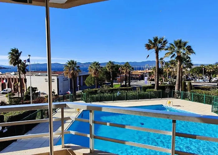 Appartement 50 M Cocoon Of With A Common Shared Pool Saint-Raphaël