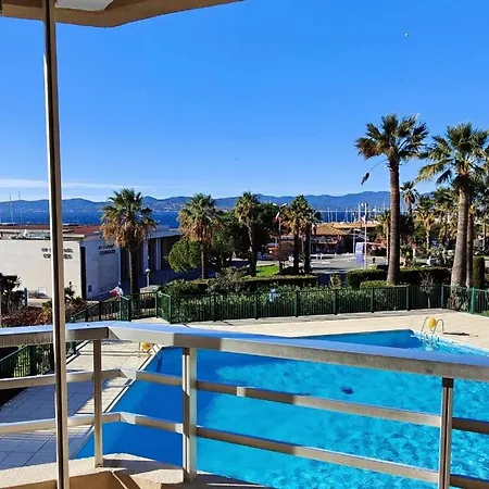Daire 50 M Cocoon Of With A Common Shared Pool Saint-Raphaël